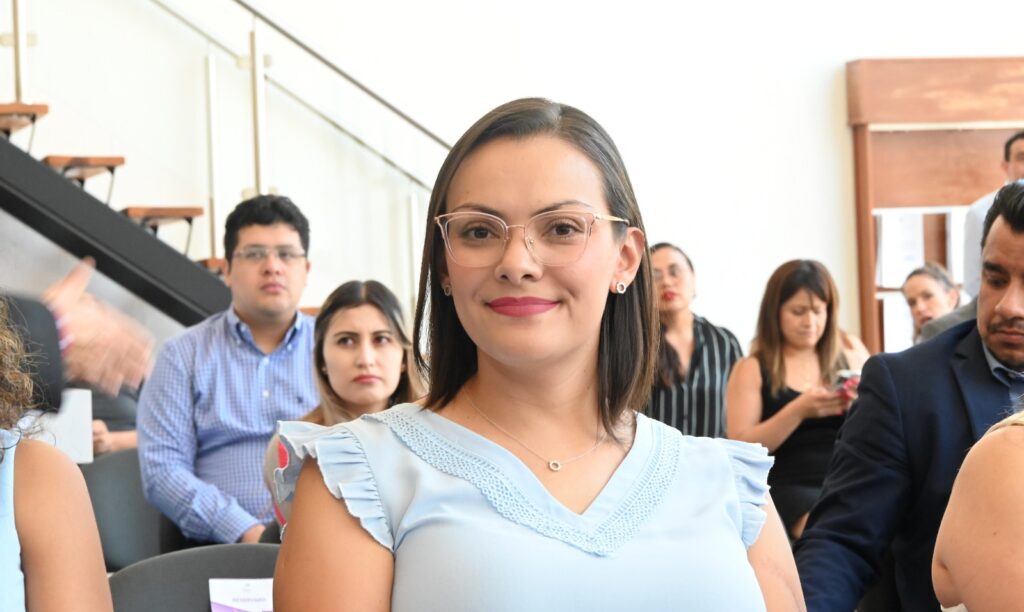 Estuvieron presentes las consejeras electorales, María Concepción Esther Aboites Sámano, Nora Maricela García Huitrón, Sandra Liliana Prieto de León y Beatriz Tovar Guerrero; los consejeros electorales, Antonio Ortiz Hernández y Luis Gabriel Mota; representaciones de partidos políticos y personal de las instituciones firmantes.